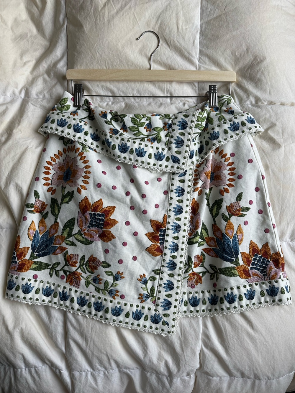 FARM Rio White Mini Skirt with Multicolor Floral Embroidery - Picture 2 of 4